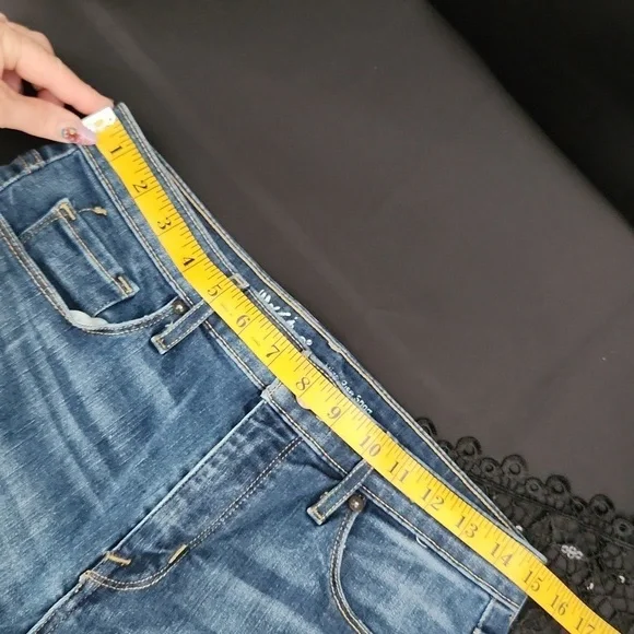 Mossimo High Rise Power Stretch Shorts - Size 8 - Picture 6 of 9